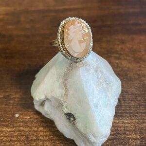 Vintage / Antique Carved Cameo Ring